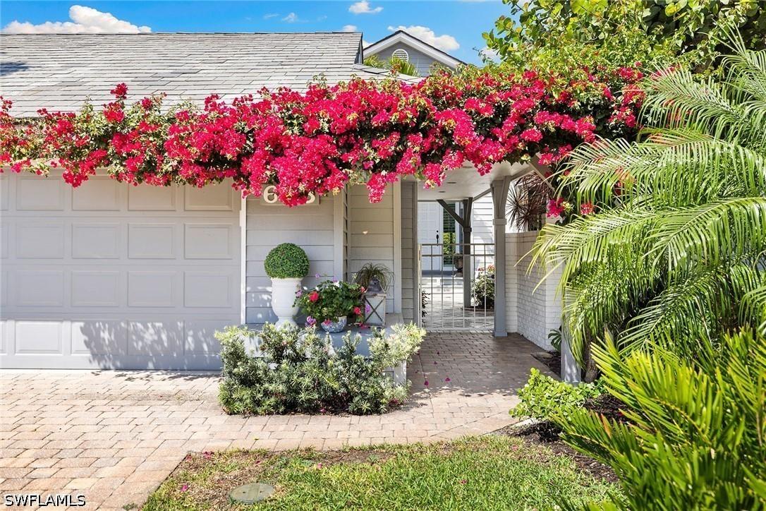 643 Bridgeway Ln., Naples, FL 34108