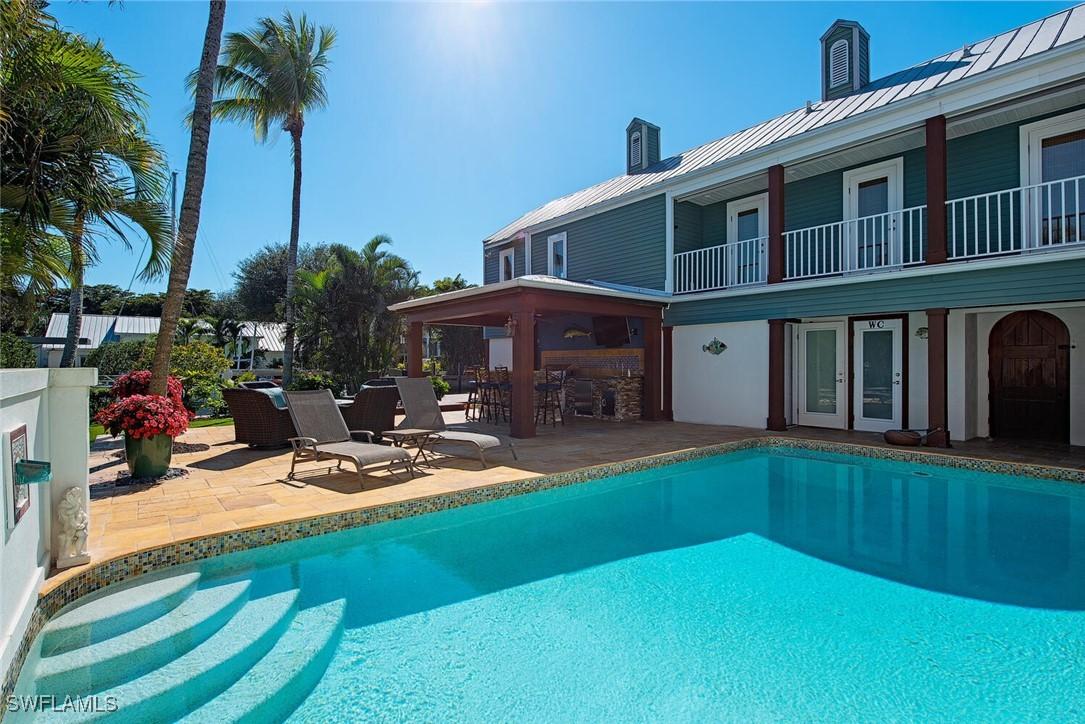 374 14th Ave., Naples, FL 34102