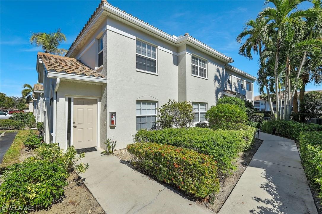 6812 Satinleaf Rd. #204, Naples, FL 34109