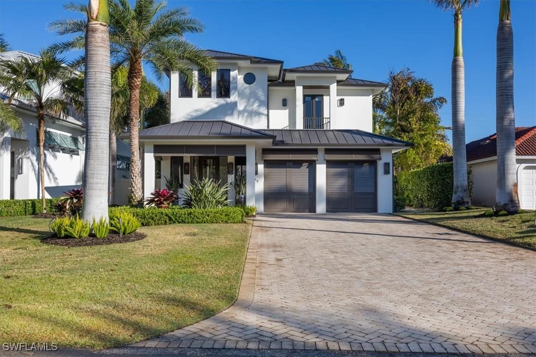 565 Fairway Ter., Naples, FL 34103