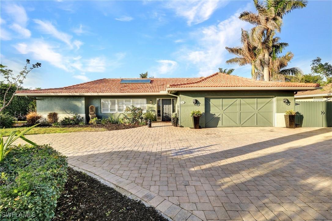 13 Pelican St., Naples, FL