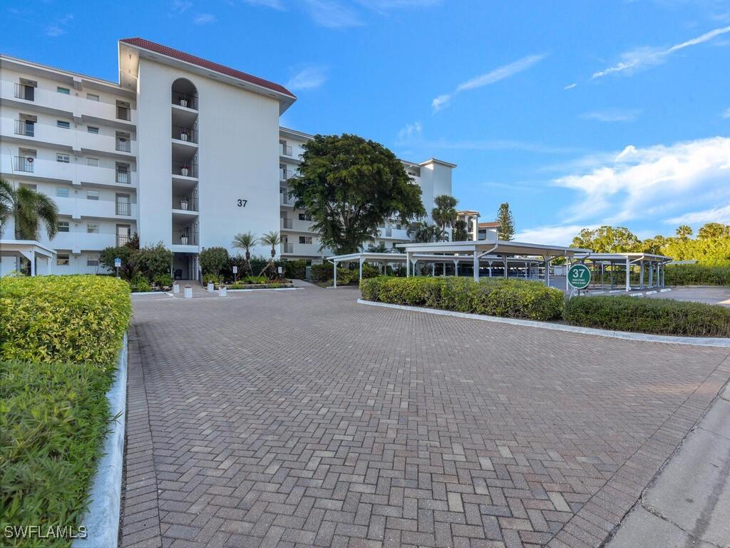 37 High Point Cir. #106, Naples, FL 34103