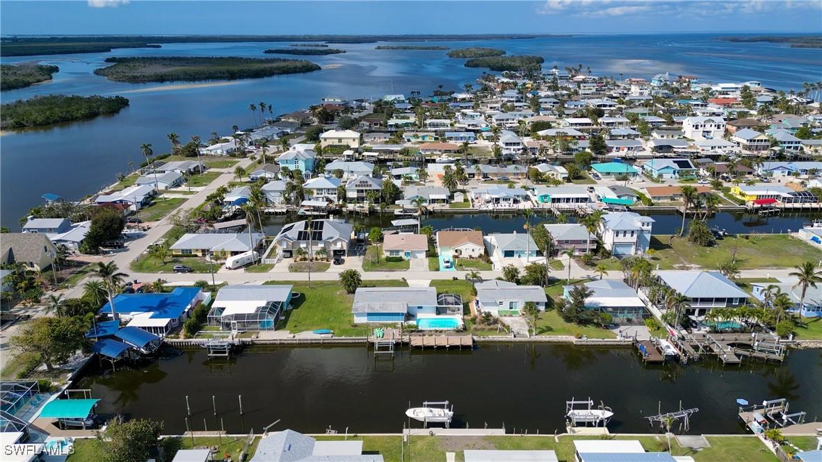 2703 Clyde St., Matlacha, FL 33993