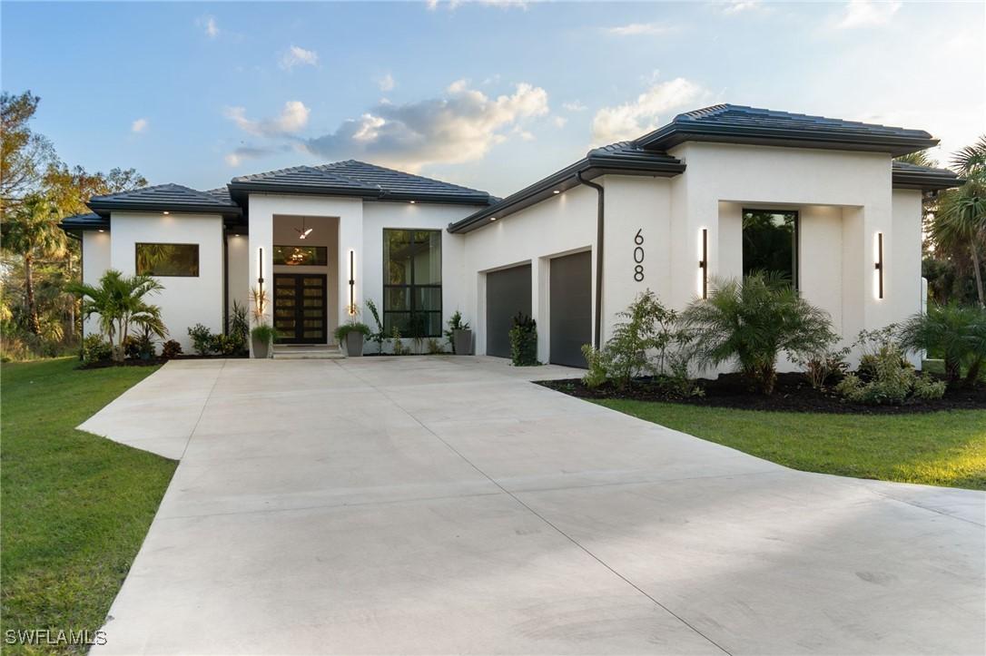 608 18th Ave., Naples, FL 34120