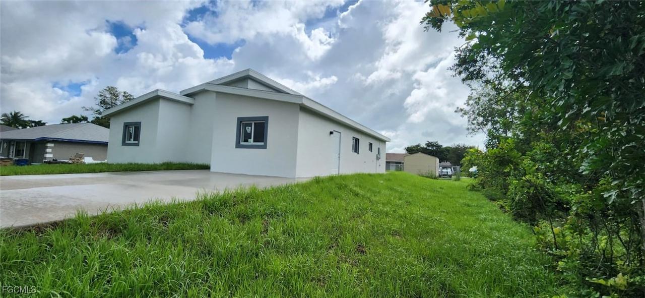 424 Alabama Rd., Lehigh Acres, FL 33936