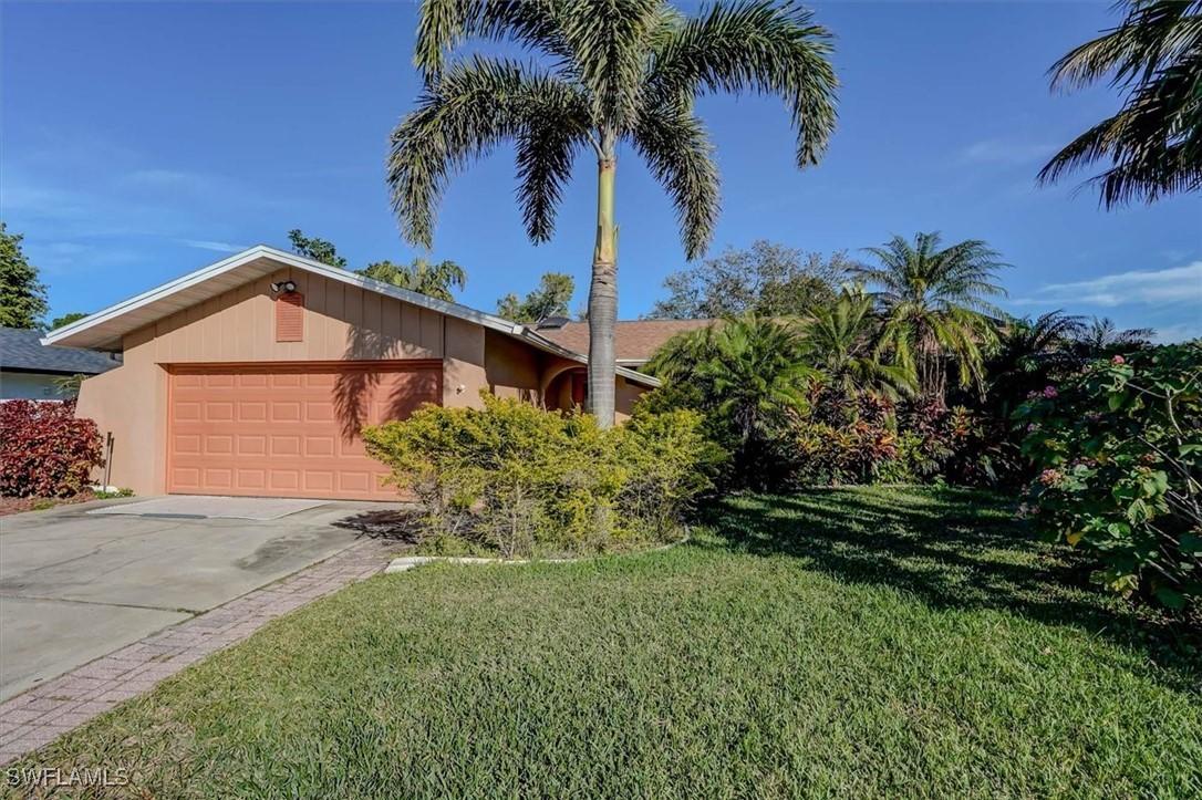 6962 Pickadilly Ct., Fort Myers, FL 33919