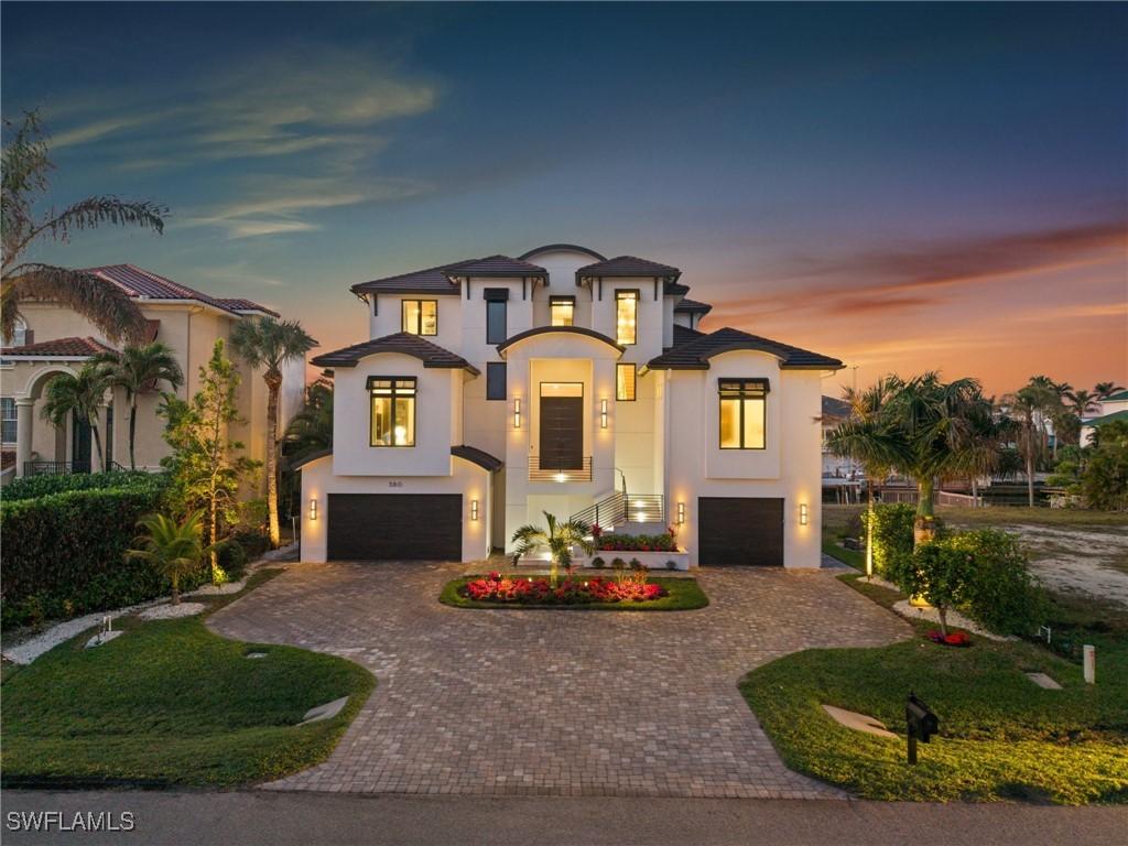380 Trade Winds Ave., Naples, FL 34108
