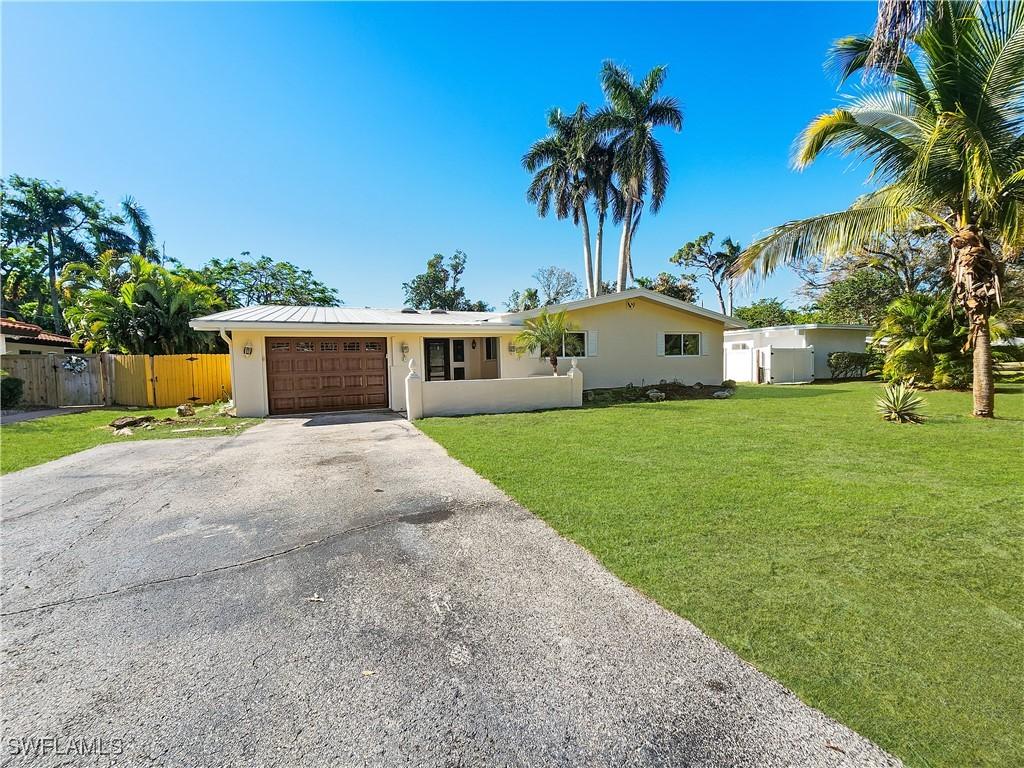 1348 Woodmere Ln., Fort Myers, FL 33919