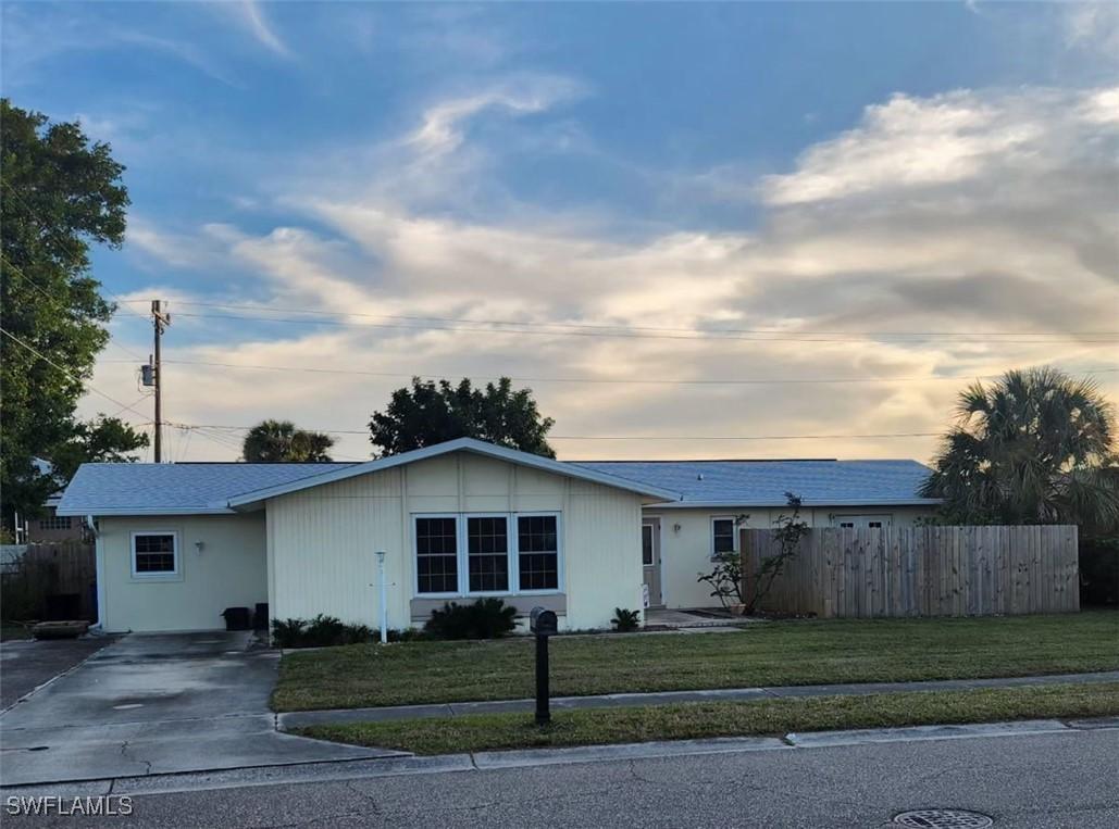 1907 Longfellow Dr., North Fort Myers, FL 33903