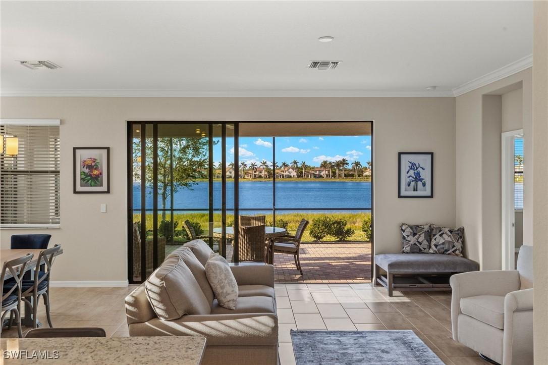 1606 Santiago Cir., Naples, FL 34113