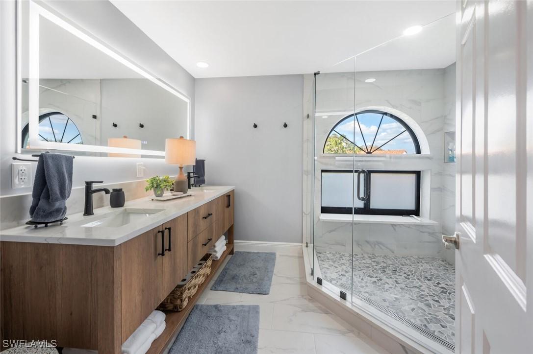 637 Beachwalk Cir. #E202, Naples, FL 34108