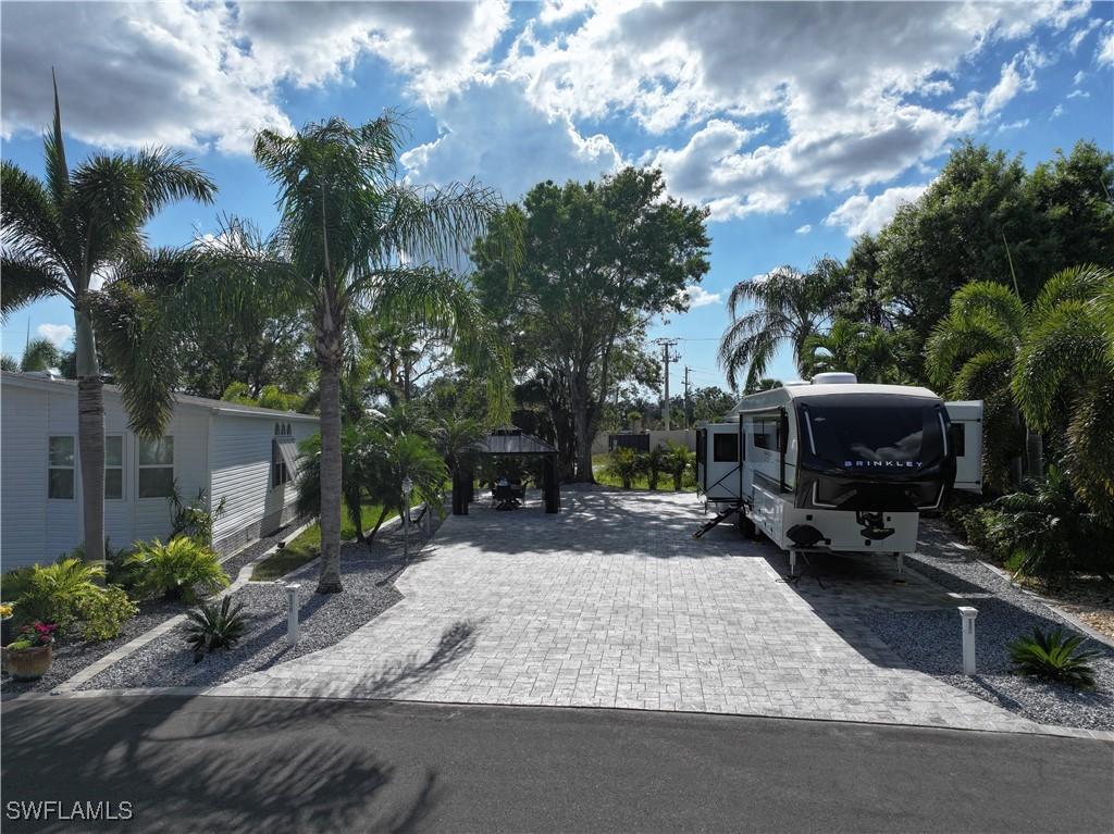 5870 Maplewood Ct., Fort Myers, FL 33905