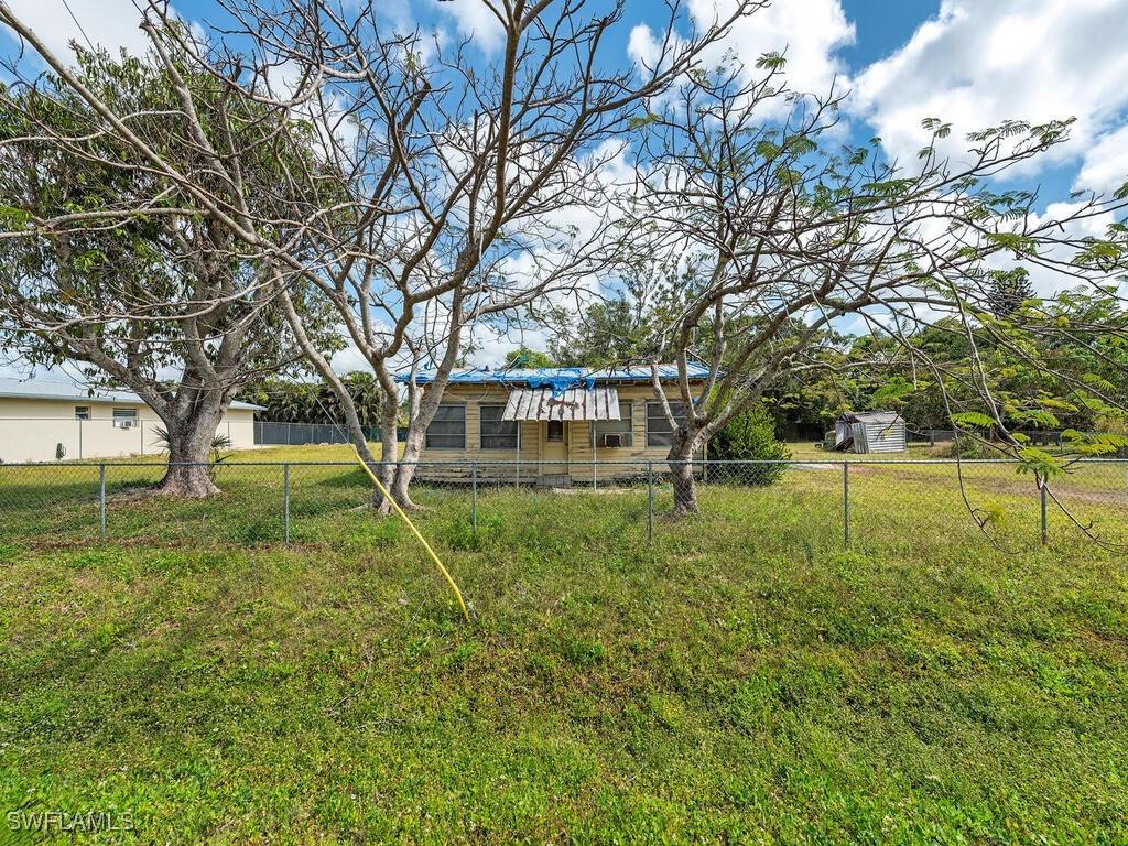 2415 Bayside St., Naples, FL 34112
