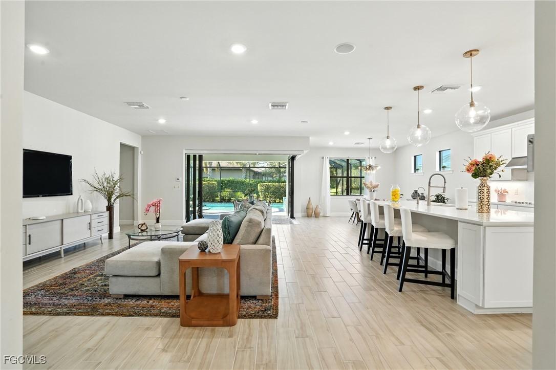 12905 Hadley Ct., Fort Myers, FL 33913