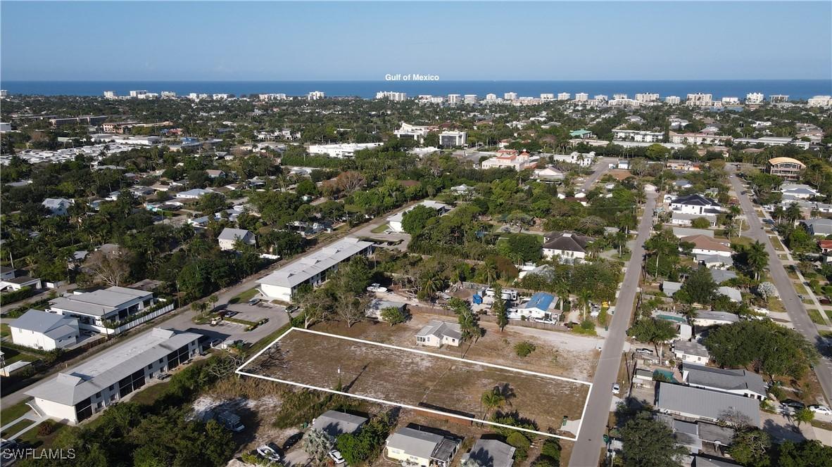 1216 Rosemary Ln., Naples, FL 34103