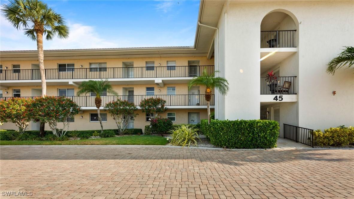 45 Highpoint Cir. #304, Naples, FL 34103
