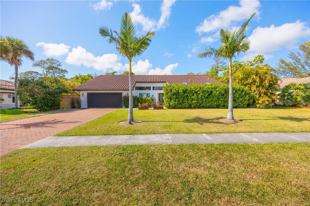 2323 Pine Woods Cir. #13, Naples, FL 34105