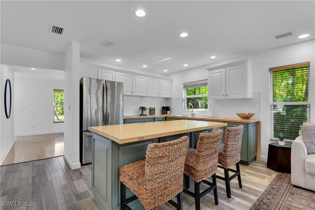 851 98th Ave., Naples, FL 34108