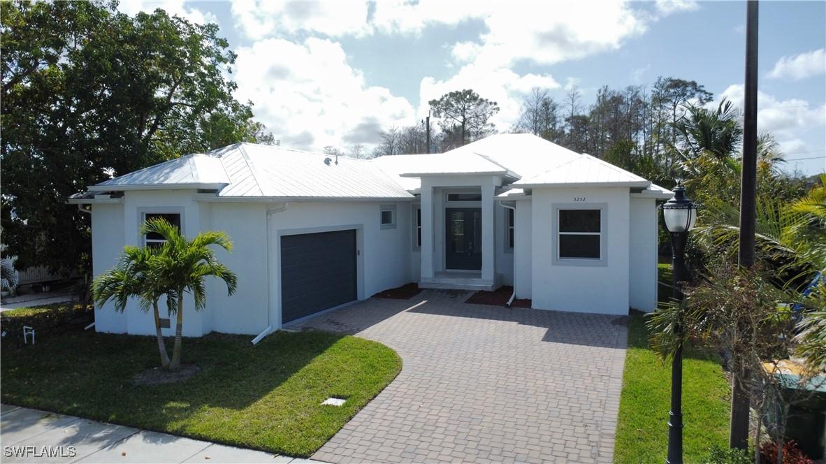 3252 Lunar St., Naples, FL 34112