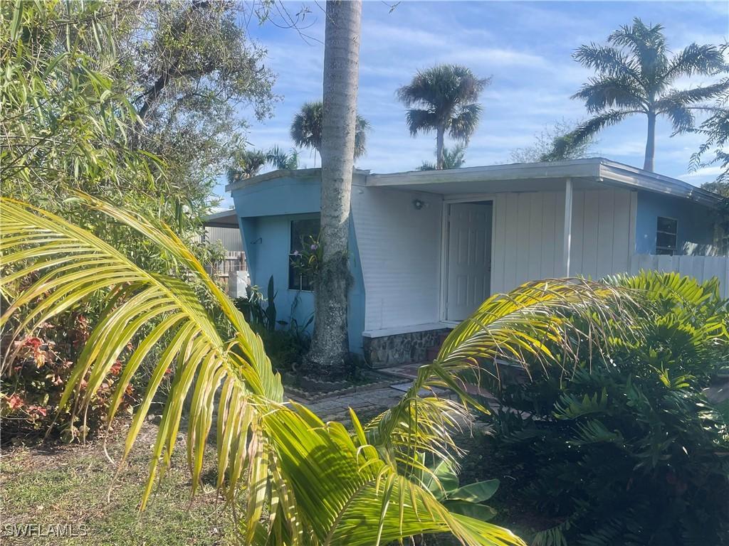 327 Ellis St., North Fort Myers, FL 33903