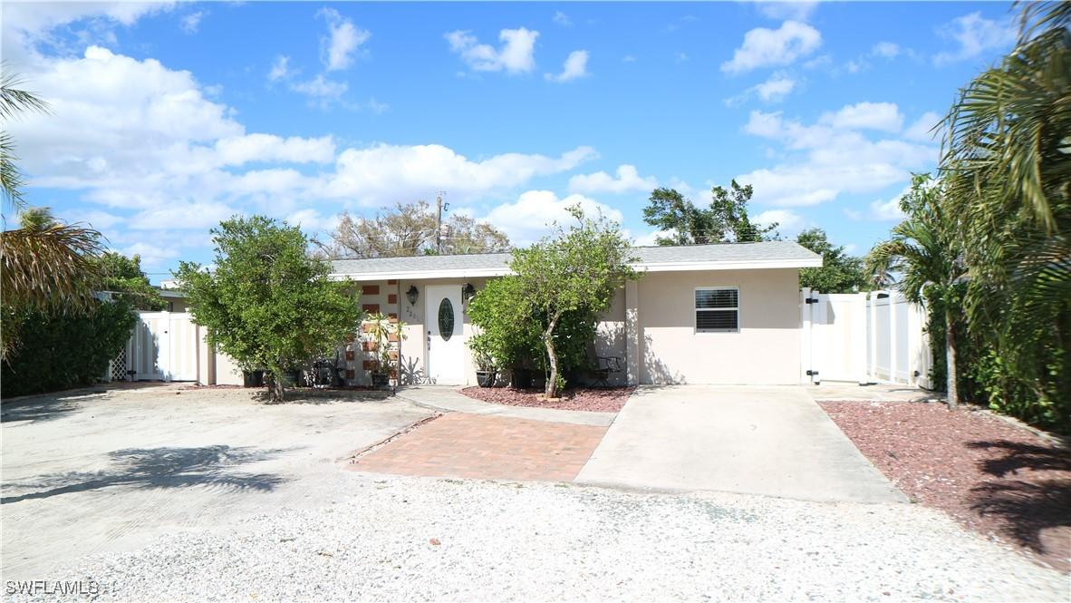 2201 Coronet St., Fort Myers, FL 33907