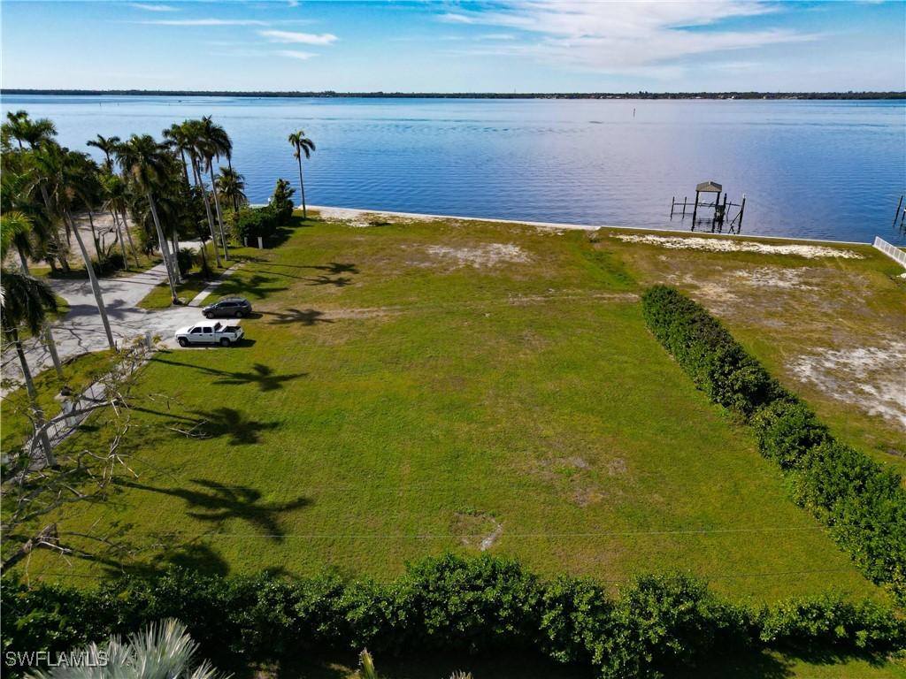 1301 Poinciana Ave., Fort Myers, FL 33901
