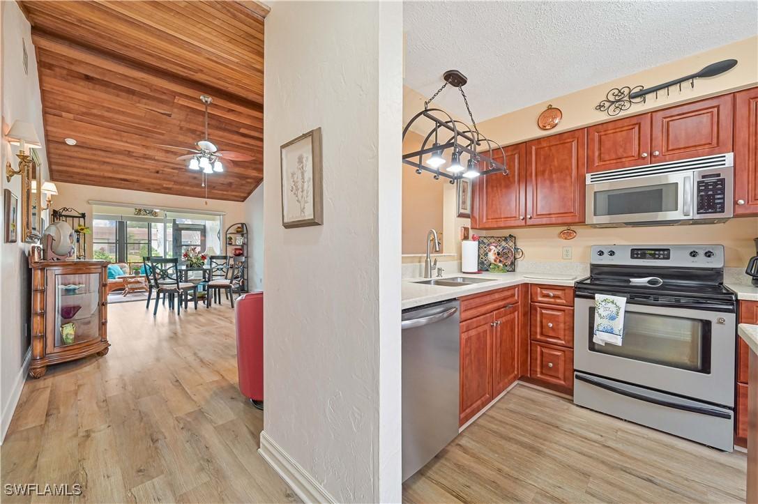 9387 Lennex Ln., Fort Myers, FL 33919