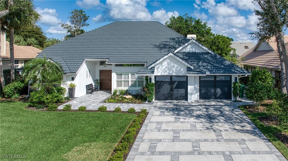 807 Arrowhead Ln., Naples, FL 34108