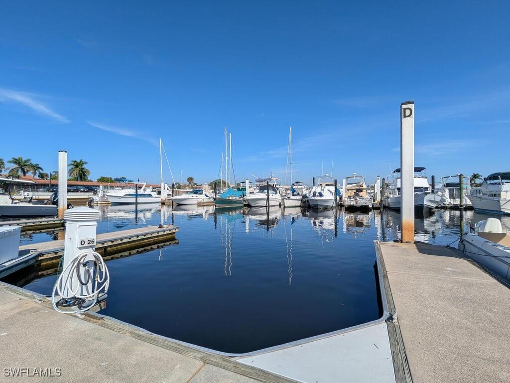 525 Newport Dr., Naples, FL 34114