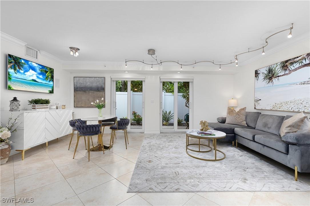 445 3rd Ave. #102, Naples, FL 34102