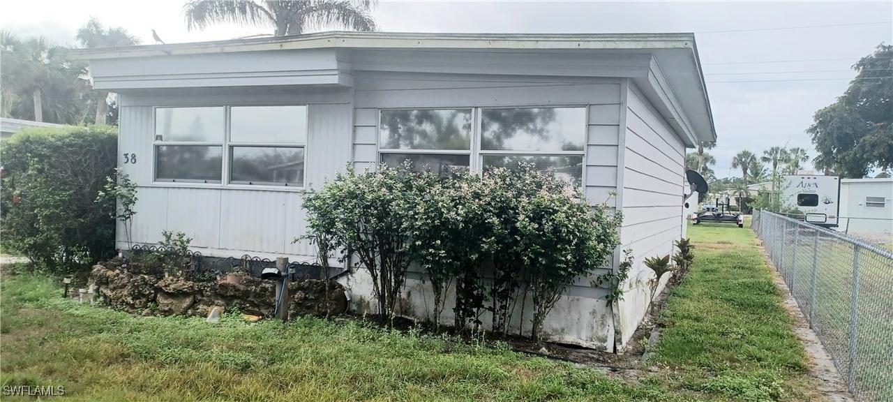 38 Derhenson Dr., Naples, FL 34114