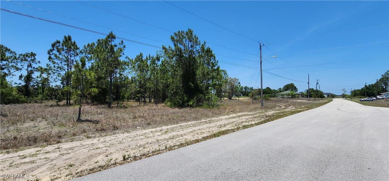 316 Petite Ave., Lehigh Acres, FL 33974