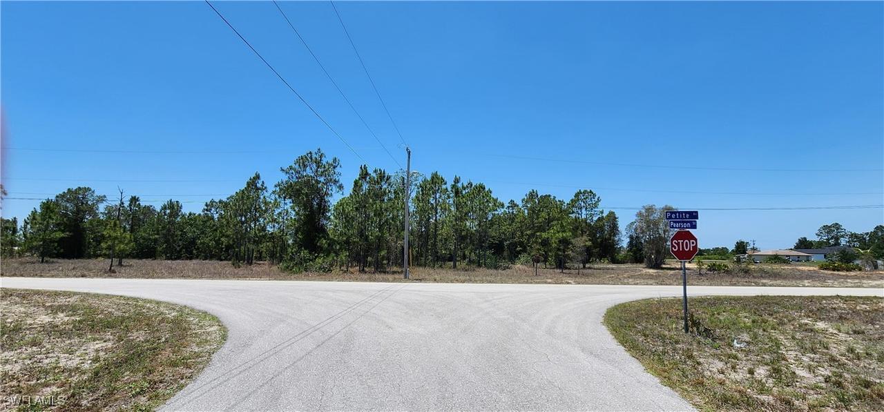 318 Petite Ave., Lehigh Acres, FL 33974