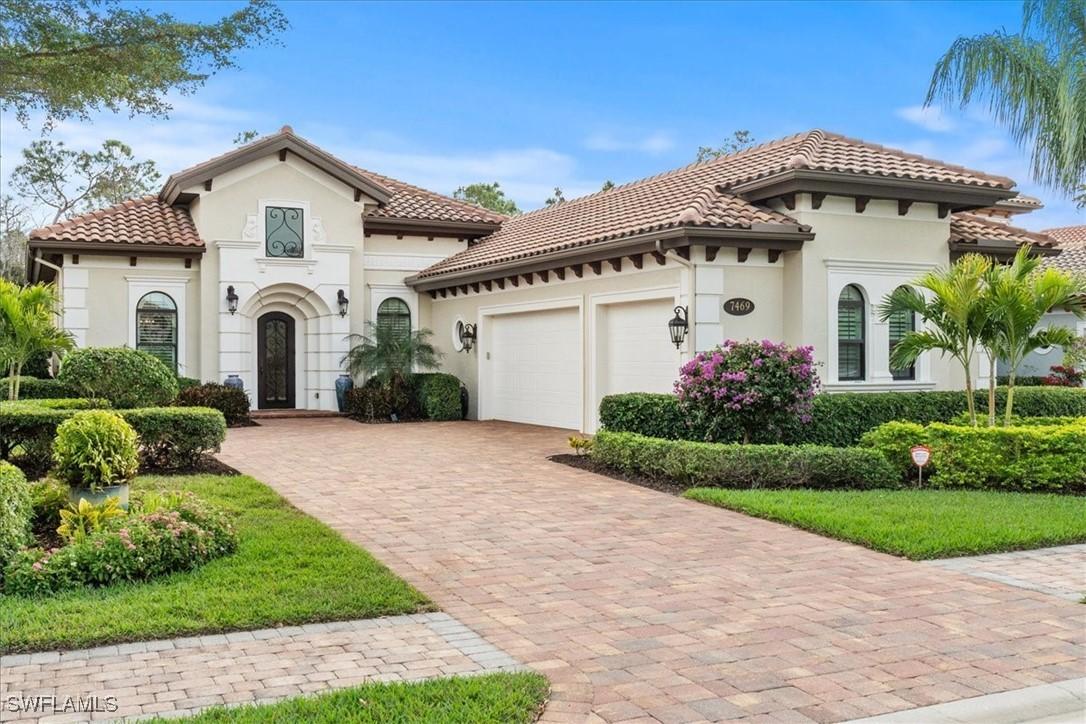7469 Lantana Cir., Naples, FL 34119