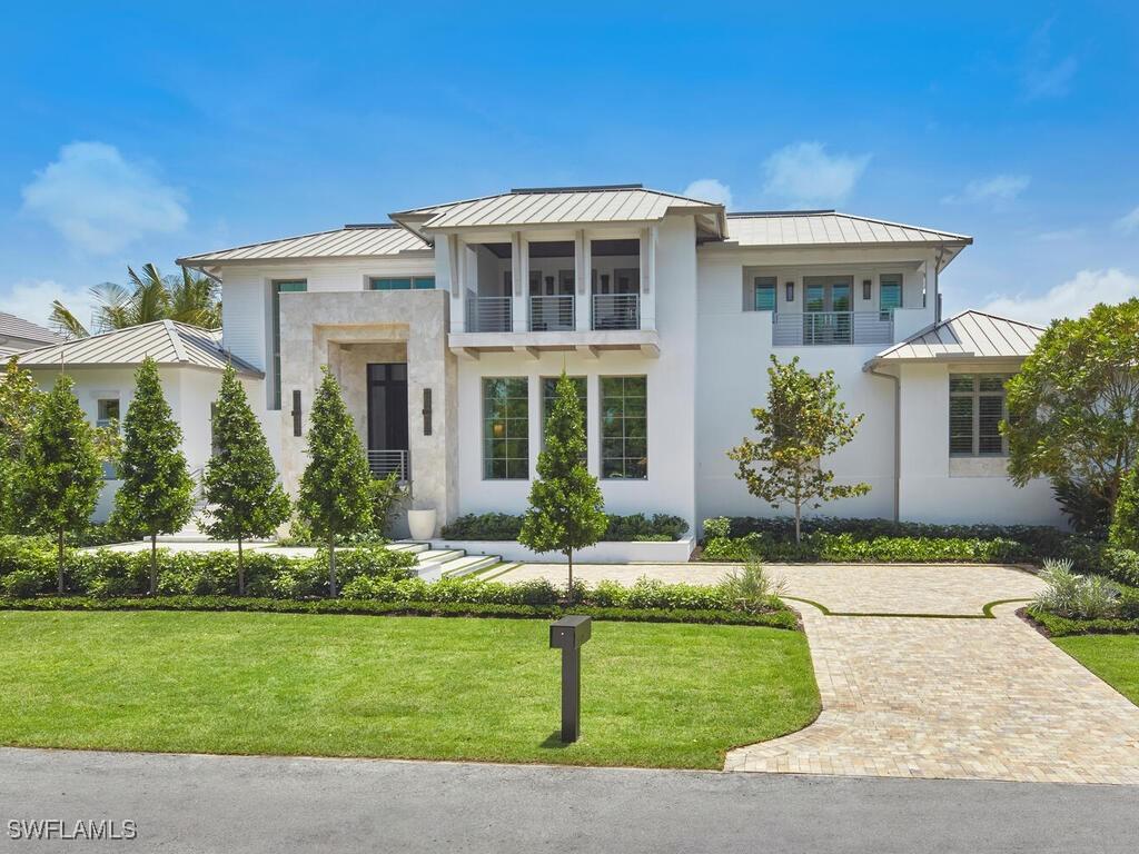 2075 Gordon Dr., Naples, FL 34102