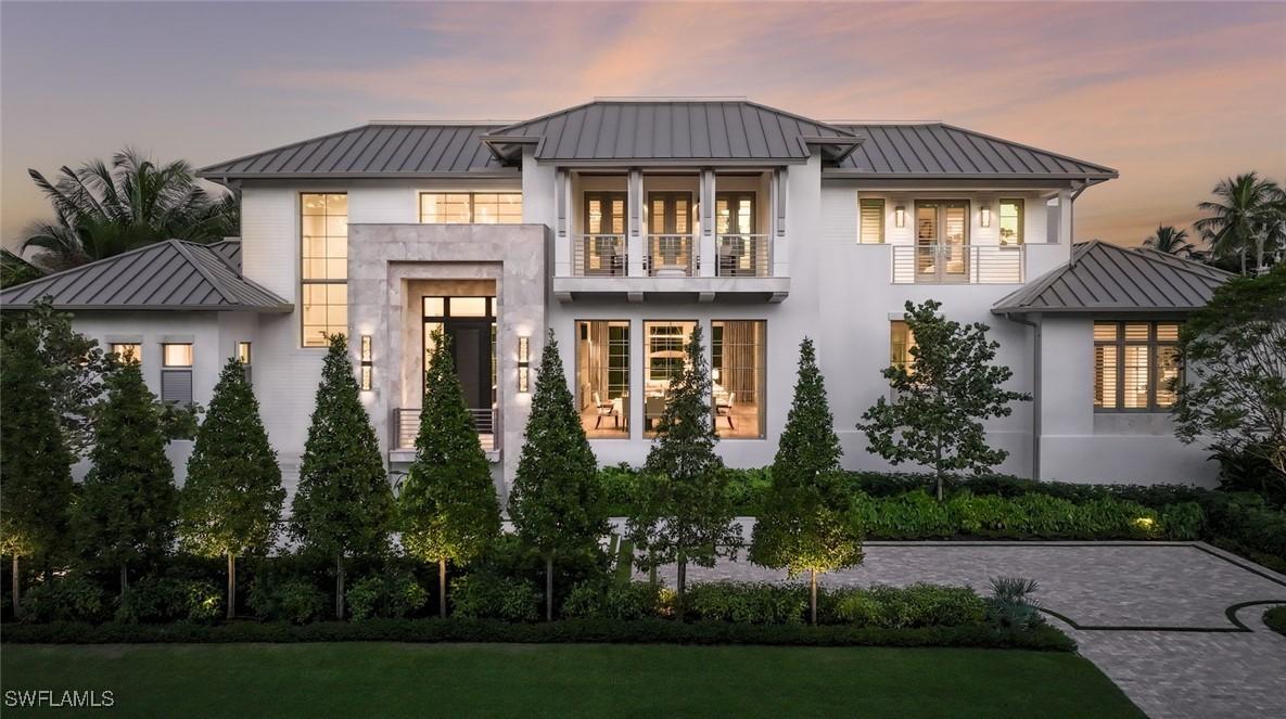 2075 Gordon Dr., Naples, FL 34102