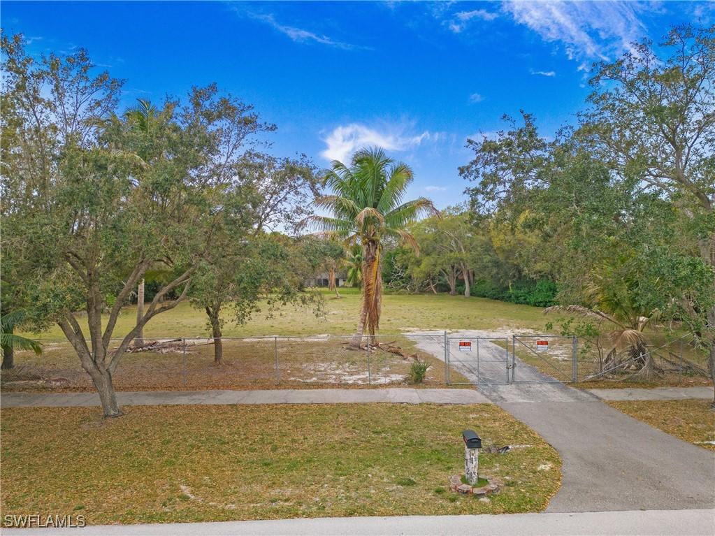 172 Hickory Rd., Naples, FL 34108