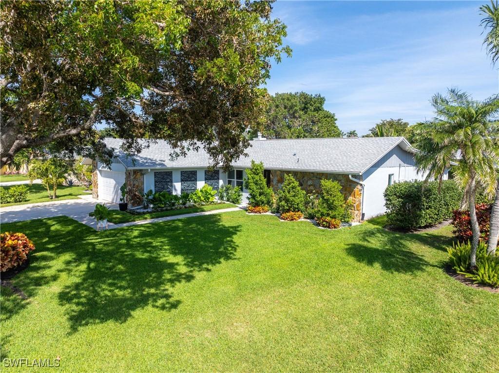 425 Pine Lake Dr., Naples, FL 34112