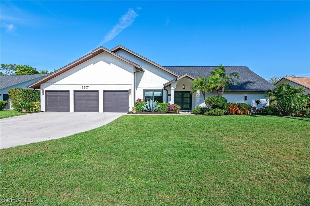2307 Queens Way, Naples, FL 34112
