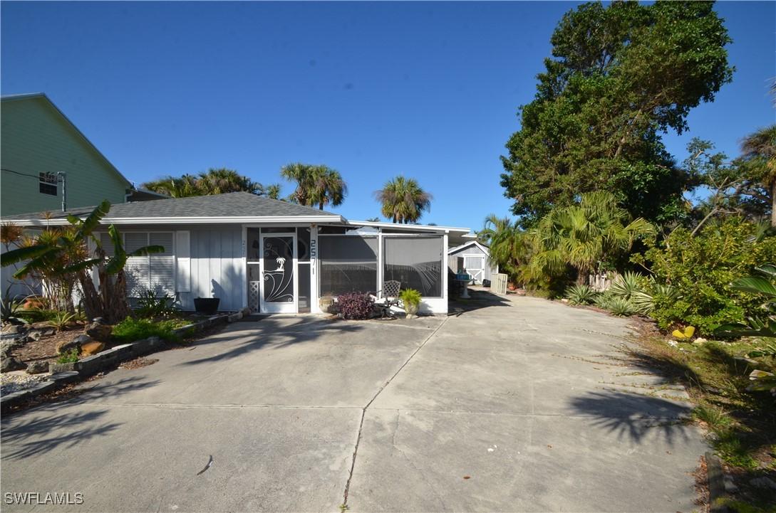 2571 Tamarind St., St James City, FL 33956
