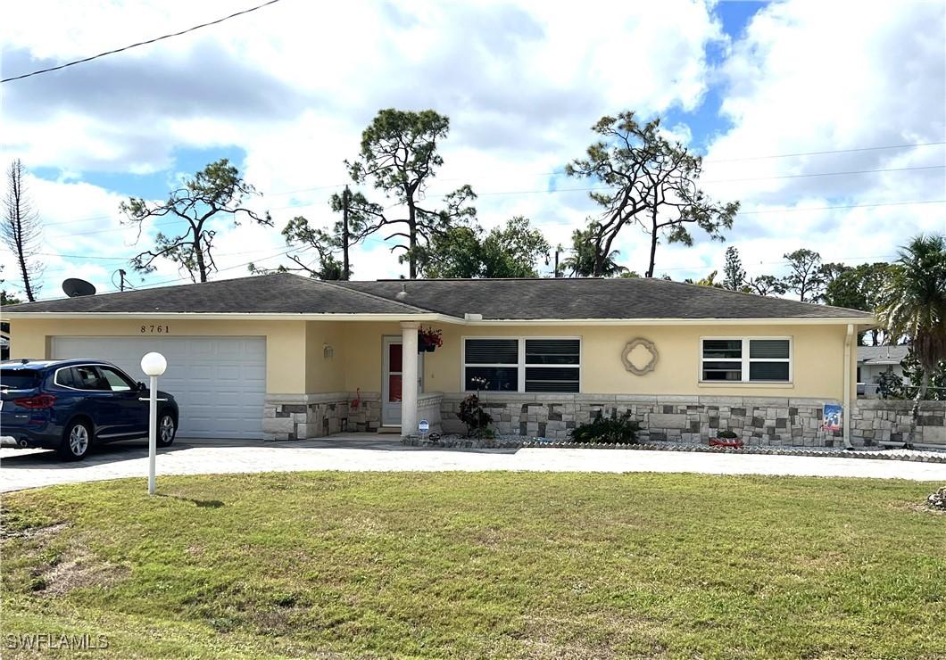 8761 Chatham St., Fort Myers, FL 33907