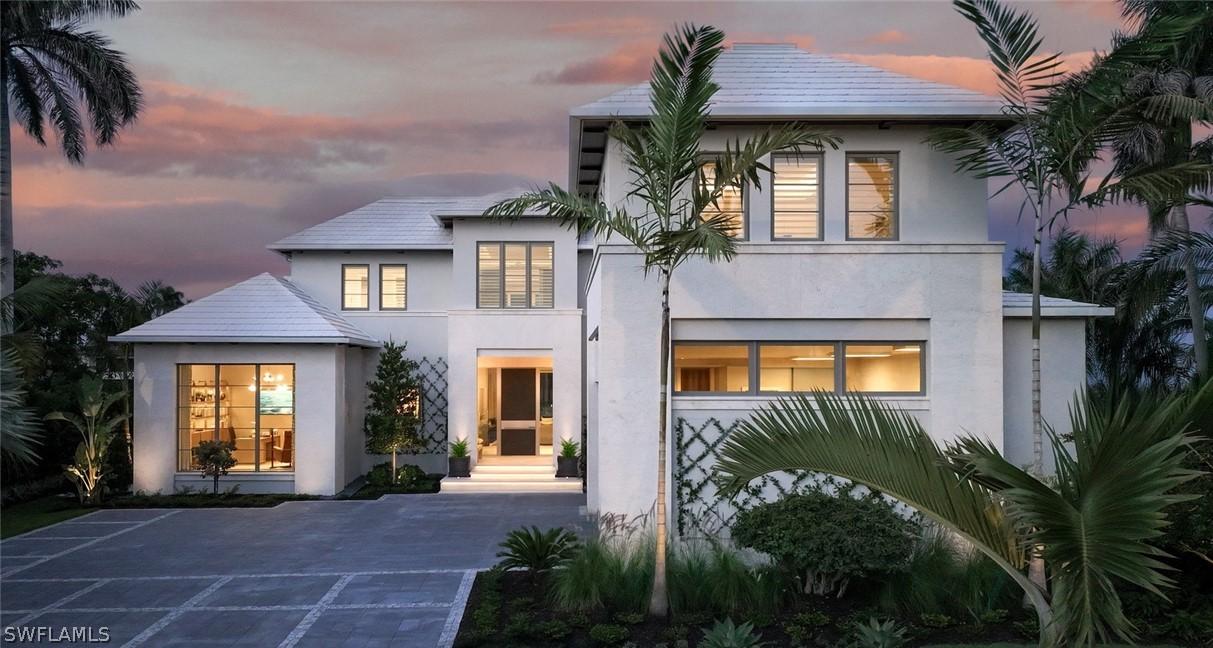 3233 Gin Ln., Naples, FL 34102