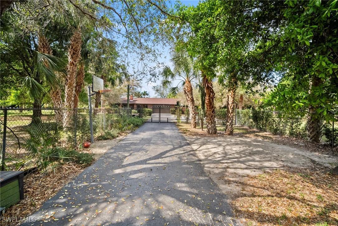 20520 Tanglewood Ln., Estero, FL 33928