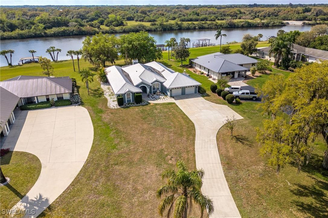 1261 Riverbend Dr., Labelle, FL 33935
