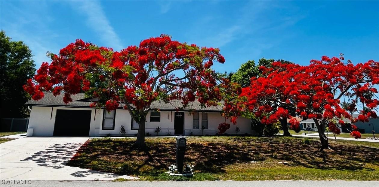 4875 Tahiti Ln., Naples, FL 34112