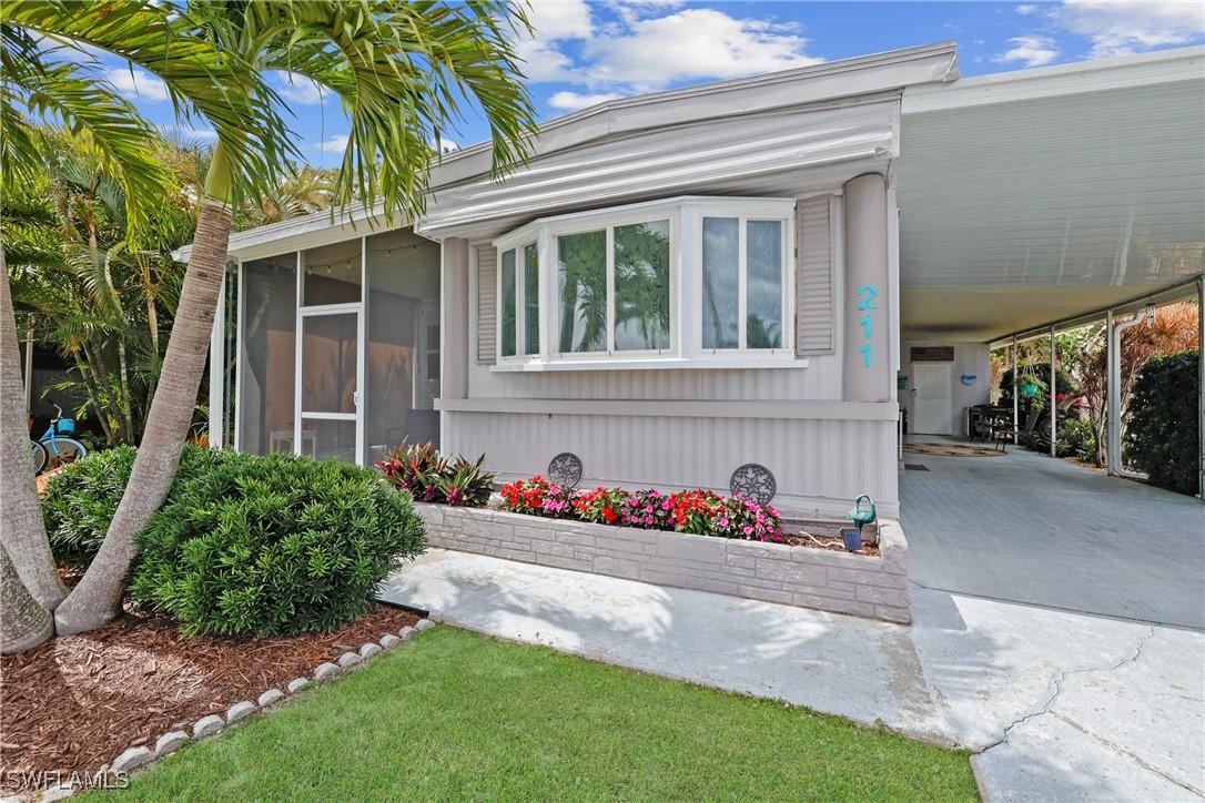 211 Shrub Ln., North Fort Myers, FL 33917