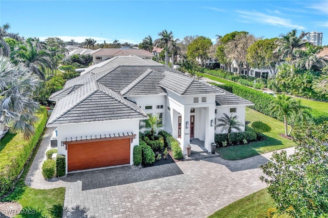 700 Park Shore Dr., Naples, FL 34103