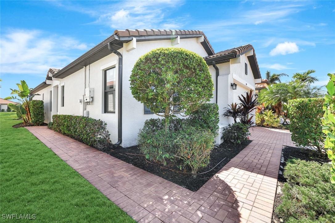 1416 Lucena Ln., Naples, FL 34113