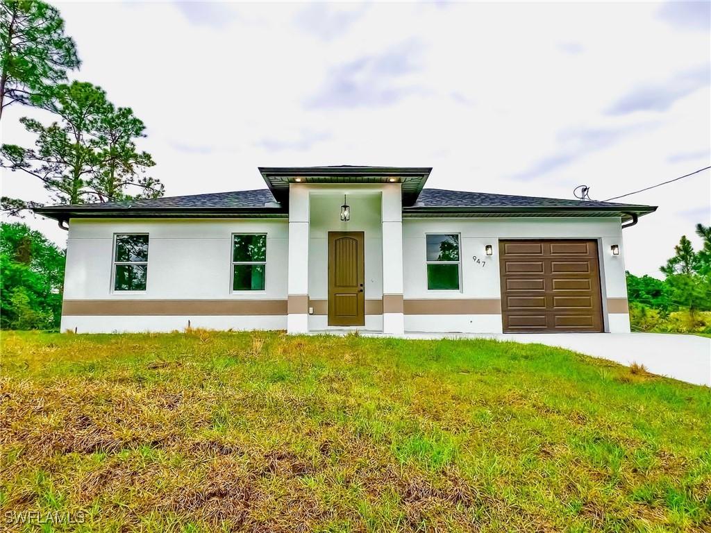 947 Barcelona St., Lehigh Acres, FL 33974