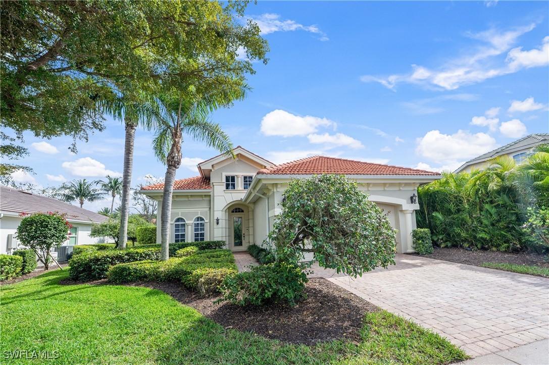 6968 Mauna Loa Ln., Naples, FL 34113